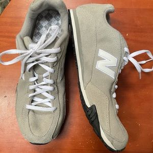 New Balance 442 shoes